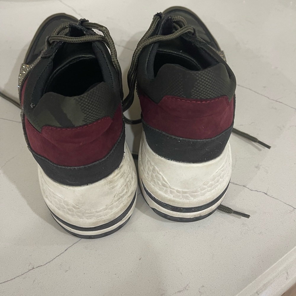 Steve Madden size 8 R tennis shoes. Lightly worn. - Picture 5 of 8